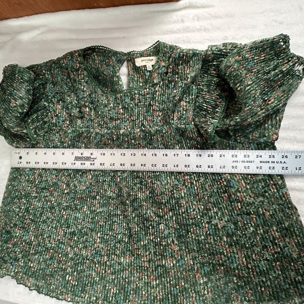 Green Floral Pleated Women’s Blouse - Picture 6 of 8